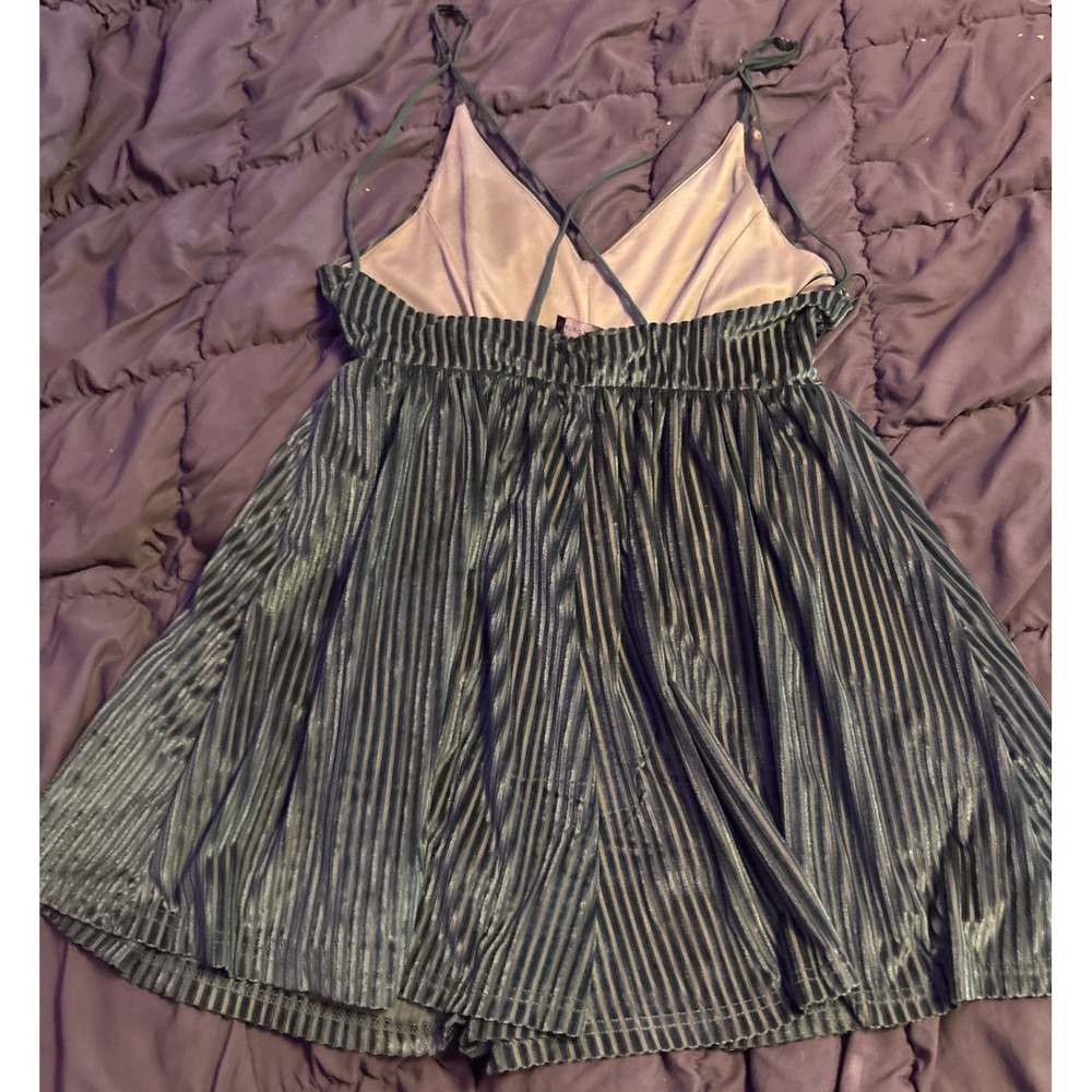 Dress‎ Forum Women's Dark Green Striped Velour Romper Size Medium - Picture 3 of 6